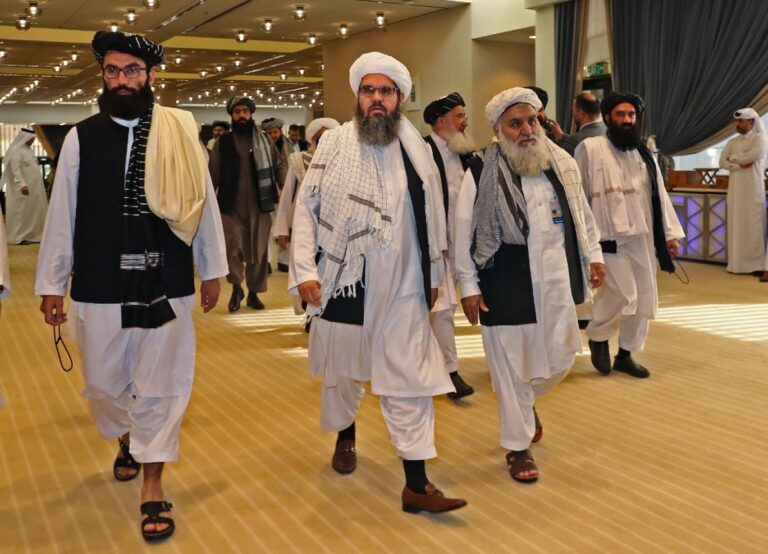 مقام طالبان مدعی شد این گروه افغانستان را «۲۰۰ سال به پیش» برده است